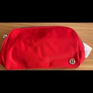 Lululemon everywhere belt bag